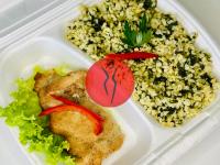 Spenótos bulgur, tepsis csirkecomb filével